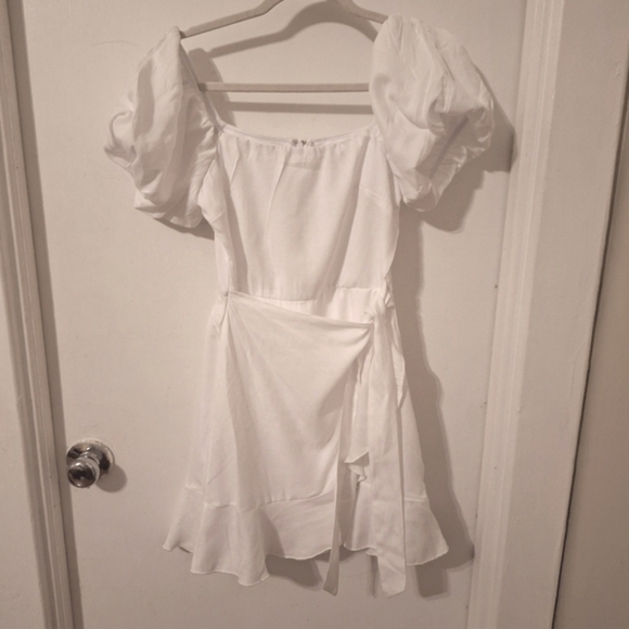 Trixxi Dresses & Skirts - Trixxi White Wrap Dress. Size Mediun